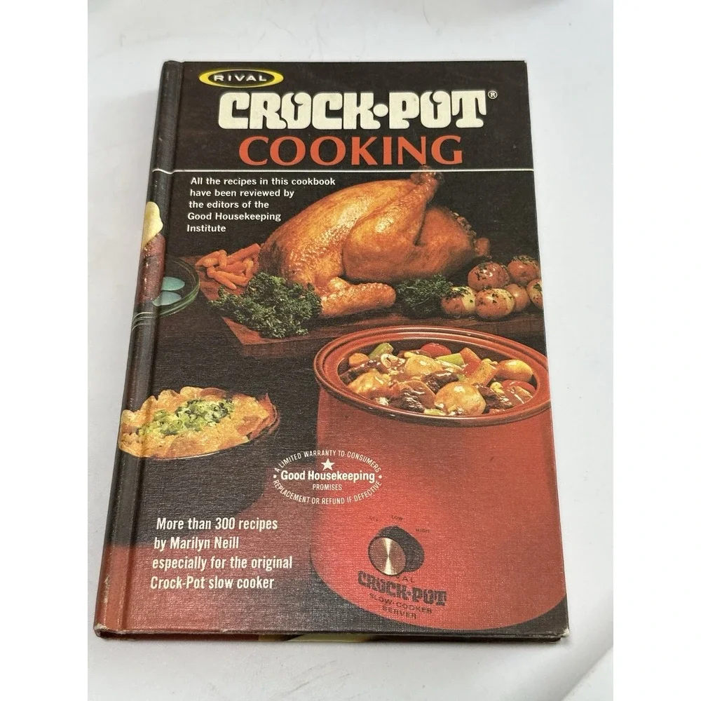 Vintage 1975 Rival Crock Pot Cooking Cook Book Recipe Book‎ * Binding Error*